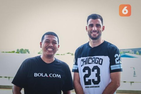 Kiper Persita Tangerang, Igor Rodrigues menjalani sesi wawancara eksklusif bersama Bola.com dalam program Bola Break di Indomilk Arena, Tangerang, Selasa (3/2/2026). (Bola.com/Abdul Aziz)