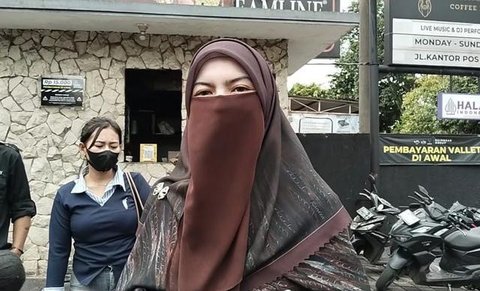 Keputusan Wardatina Mawa mengakhiri rumah tangga dengan Ihsanul Fahmi sudah bulat. Ia telah menggugat cerai di Pengadilan Agama Lubuk Pakam, Medan. (Foto: M. Altaf Jauhar)