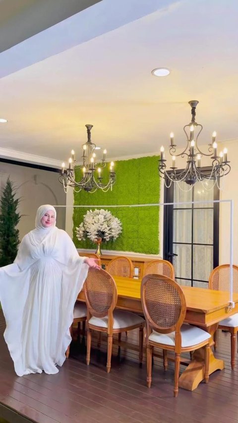 Potret Ruang Makan di Rumah Tasyi Athasyia Selama Ramadan/ Instagram @tasyiiathasyia