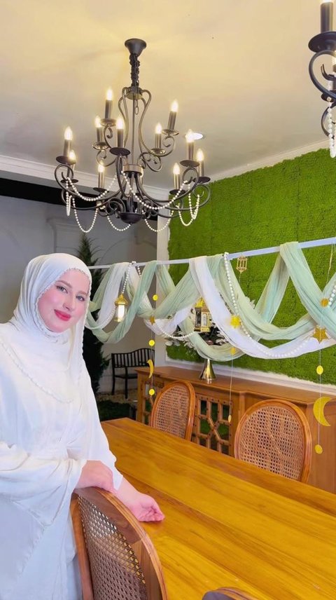 Potret Ruang Makan di Rumah Tasyi Athasyia Selama Ramadan/ Instagram @tasyiiathasyia