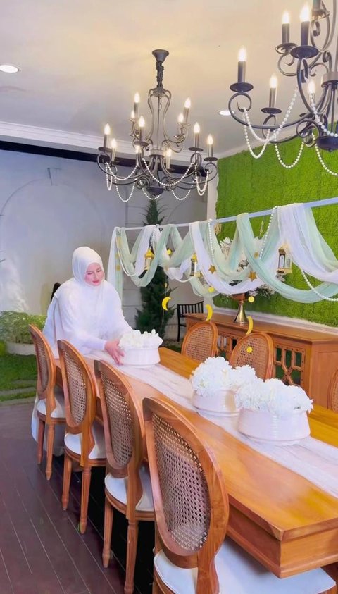 Potret Ruang Makan di Rumah Tasyi Athasyia Selama Ramadan/ Instagram @tasyiiathasyia