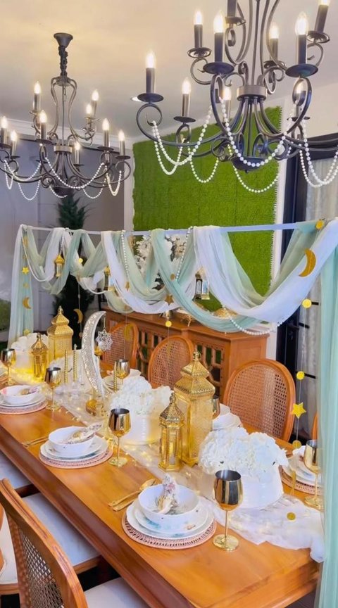 Potret Ruang Makan di Rumah Tasyi Athasyia Selama Ramadan/ Instagram @tasyiiathasyia