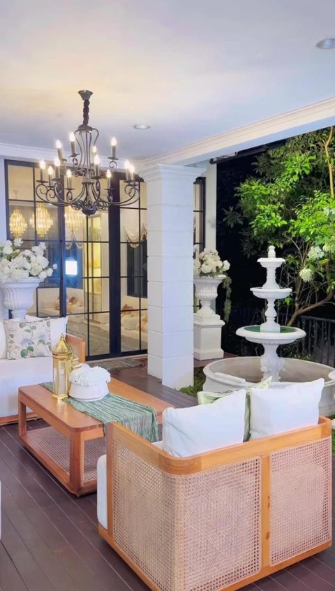 Potret Ruang Makan di Rumah Tasyi Athasyia Selama Ramadan/ Instagram @tasyiiathasyia