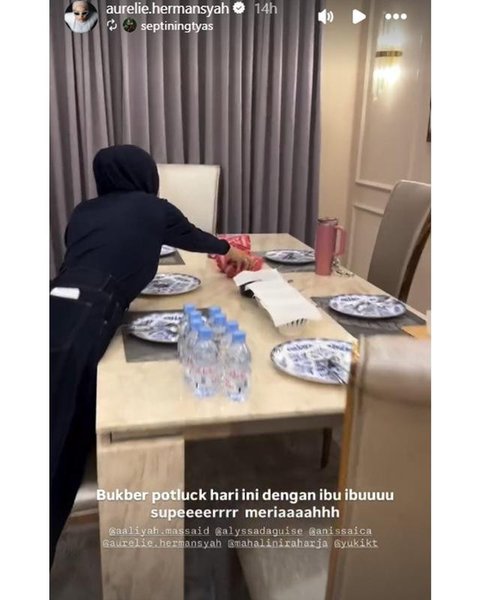 Potret dapur dan meja makan di rumah Aaliyah Massaid saat bukber geng artis. [IG: @aurelie.hermansyah]