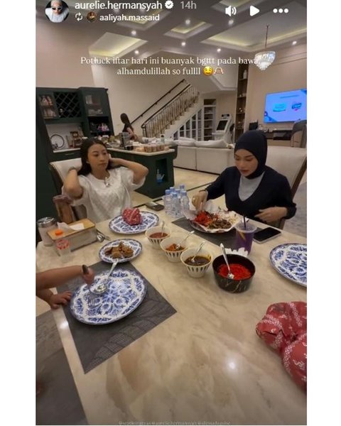 Potret dapur dan meja makan di rumah Aaliyah Massaid saat bukber geng artis. [IG: @aurelie.hermansyah]