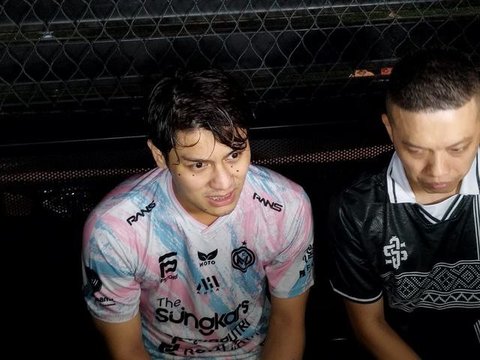 Di balik kebahagiaan Rizky Billar dan Lesti Kejora karena dikaruniai anak ketiga, terselip aksi kemanusiaan mengadopsi anak perempuan bernama Clara.