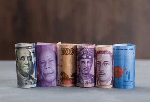 Ilustrasi uang rupiah, bansos, THR. (Photo by Defrino Maasy on Pexels)