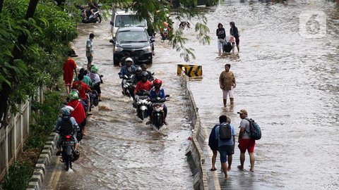 Banjir merendam permukiman warga di kawasan Bendungan Hilir (Benhil), Jakarta Pusat. (Liputan6.com/Winda Nelfira)