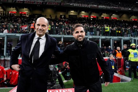 Pelatih Como, Cesc Fabregas pada laga kontra AC Milan di ajang Liga Italia 2025/2026. (Piero CRUCIATTI / AFP)