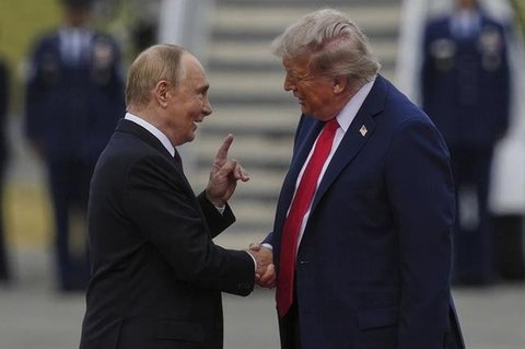 Presiden Amerika Serikat Donald Trump saat berada di Roosevelt Room, Gedung Putih, Rabu (10/12/2025). (Dok. AP/Evan Vucci)
