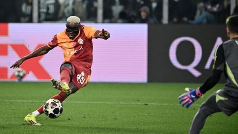 Selebrasi striker Galatasaray Victor Osimhen usai menjebol gawang Liverpool di Ali Sami Yen Stadium di matchday 2 league phase Liga Champions 2025/2026, Rabu (01/10/2025) dini hari WI