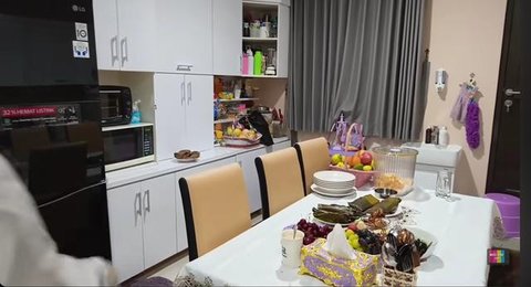 Potret Ruang Makan di Rumah Ayu Ting Ting Saat Sahur (Foto: YouTube Qiss You TV)