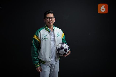 CEO Kelme Indonesia, Kevin Wijaya, saat memberikan keterangan dalam event Leave Your Mark Fest di Stadion Utama Gelora Bung Karno (SUGBK), Jakarta, Kamis (12/3/2026). Kelme menjadi official j