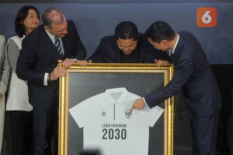 CEO Kelme Indonesia, Kevin Wijaya, saat memberikan keterangan dalam event Leave Your Mark Fest di Stadion Utama Gelora Bung Karno (SUGBK), Jakarta, Kamis (12/3/2026). Kelme menjadi official j
