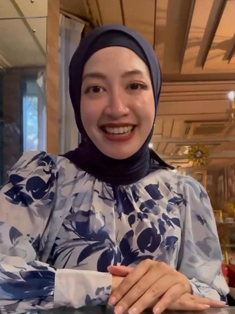 Prompt Gemini AI Edit Foto Ala Artis dengan Kamera Paparazzi (instagram.com/pramaisshelarinda.md)