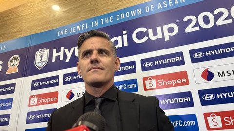 John Herdman menggantikan posisi Patrick Kluivert yang hengkang bersama jajarannya pada Oktober 2025, selepas gagal membawa skuad Garuda lolos Piala Dunia 2026. Tampak dalam foto, pelatih kep