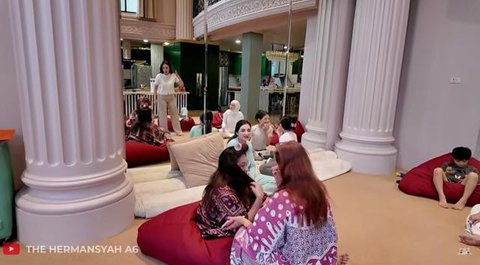 Pilar Dalam Rumah Anang Hermansyah dan Ashanty di Cinere (Foto: YouTube The Hermansyah A6)