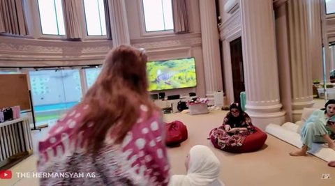 Pilar Dalam Rumah Anang Hermansyah dan Ashanty di Cinere (Foto: YouTube The Hermansyah A6)