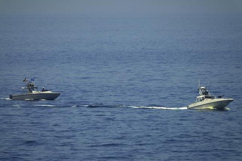 Kapal di Selat Hormuz. (AP File)