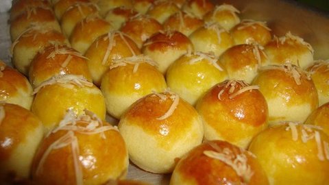 Nastar adalah salah satu kue kering yang sangat khas dan bisa dipastikan selalu hadir setiap kali Lebaran. Biasanya kue nastar isi selai nanas dan lain-lain. (Istimewa)