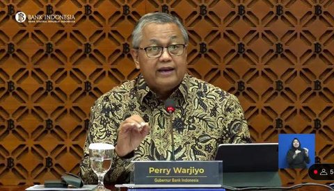 Gubernur Bank Indonesia Perry Warjiyo mengatakan, suku bunga acuan atau atau BI Rate masih tetap sama dengan bulan lalu. Bank Indonesia (BI) memutuskan untuk menahan besarna suku bunga acuan