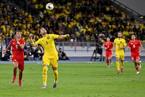 Laga Timnas Malaysia vs Vietnam di putaran ketiga kualifikasi Piala Asia 2027 di Stadion Nasional Bukit Jalil, Kuala Lumpur, Selasa (10-6-2025). (Dok. vff.org.vn)