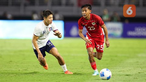 Pemain Timnas Indonesia, Beckham Putra saat melawan Chinese Taipei dalam laga FIFA Matchday di Stadion Gelora Bung Tomo (GBT), Surabaya, Jumat (05/09/2025). (Bola.com/Abdul Aziz)