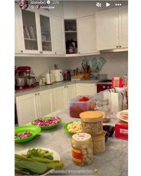 Momen BCL masak rendang jelang Lebaran 2026. [IG: @yukikt]