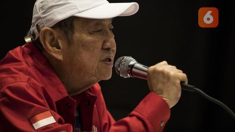 Atlet bridge Indonesia, Bambang Hartono, memberikan keterangan pers di JiExpo Kemayoran, Jakarta, Rabu (22/8/2018). Orang terkaya Indonesia itu optimis mampu sumbang medali emas Asian Games.