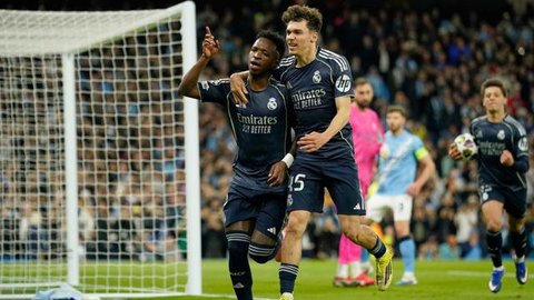 Jude Bellingham dan Kylian Mbappe dalam pertandingan Villarreal vs Real Madrid di El Madrigal, Minggu dini hari WIB (16-3-2025). (Bola.com/X @realmadriden)