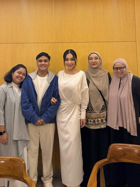 Denada bersyukur pada Sang Khalik akhirnya bisa bertatap muka dengan Ressa Rossano jelang Lebaran 2026. Ia berterima kasih kepada sejumlah pihak. (Foto: Dok. Instagram @denadaindonesia)