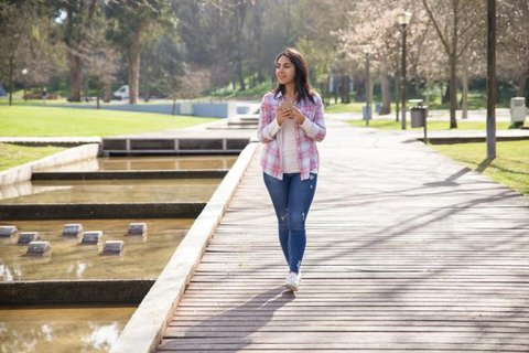 Camilan sore dari buah dan sayuran segar bisa menjadi cara sederhana untuk menambah asupan serat sekaligus membantu menjaga kesehatan pencernaan. [Dok/Pexels.com/Lisa from Pexels].