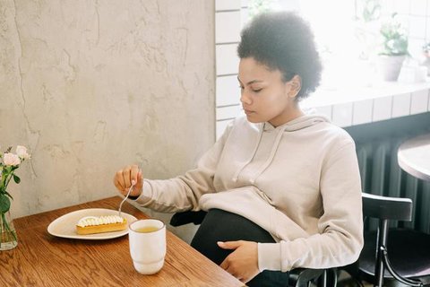 Camilan sore dari buah dan sayuran segar bisa menjadi cara sederhana untuk menambah asupan serat sekaligus membantu menjaga kesehatan pencernaan. [Dok/Pexels.com/Lisa from Pexels].