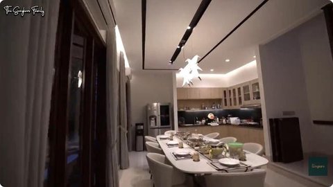 Potret ruang makan dan dapur rumah Cut Meyriska. [YouTube: The Sungkars]