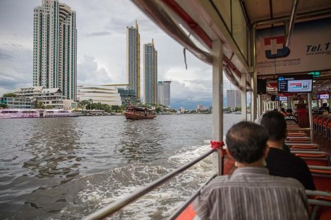 The Peninsula Bangkok merupakan hotel mewah yang letaknya di tepi Sungai Chao Phraya. Hotel ini dekat dengan museum dan situs-situs religius. (Instagram/thepeninsulabangkok)