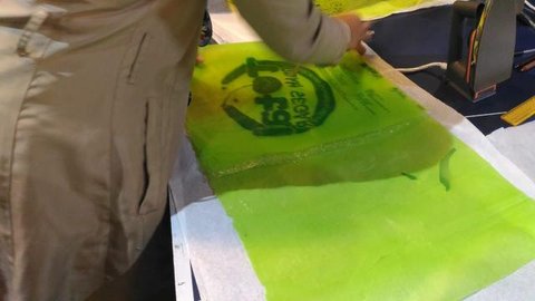 Kantong berbahan plastik ini biasanya berakhir pada tempat pembuangan sampah sehingga menyebabkan polusi lingkungan semakin meningkat. (Foto/dok: Freepik)