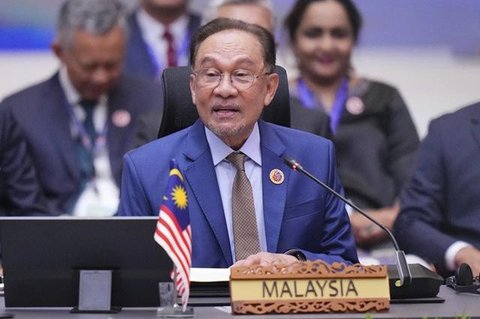 Menteri Energi dan Sumber Daya Mineral (ESDM) Bahlil Lahadalia di Gedung Kementerian Koordinator Bidang Perekonomian, Jumat (27/3/2026). (Liputan6.com/Christian)