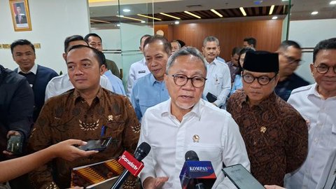 Menteri Koordinator Bidang Pangan, Zulkifli Hasan dan Menteri Perdagangan Budi Santoso sidak di Pasar Minggu, Sabtu (28/3/2026). (Foto: Liputan6.com/Immanuel Christian)