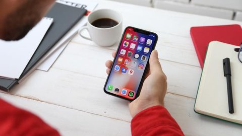 Aplikasi HP Android (Photo by The Average Tech Guy on Unsplash)