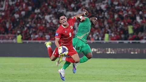 Pemain Timnas Indonesia, Ramadhan Sananta memasuki lapangan dalam laga final FIFA Series 2026 melawan Bulgaria di Stadion Utama Gelora Bung Karno (SUGK), Senayan, Jakarta, Senin (30/03/2026).