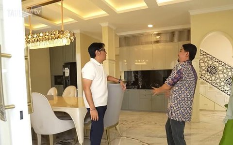 Potret Ruang Makan di Rumah Ustaz Solmed / Instagram @ustad_solmed dan Youtube Taulany TV