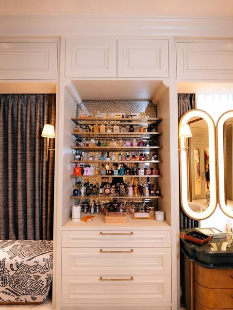 Potret Walk-in Closet di Rumah Baru Tasya Farasya yang Super Mewah (Instagram tasyafarasya)