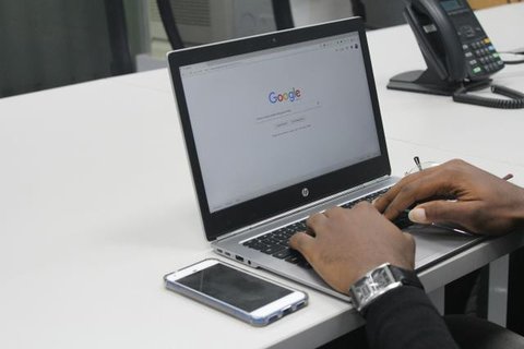 Ilustrasi cara, logout akun, Google. (Photo by Brett Jordan on Unsplash)