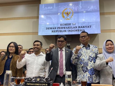 Majelis Hakim menjatuhkan vonis bebas kepada Amsal Christy Sitepu, terdakwa dalam kasus dugaan korupsi pengadaan video profil desa di Kabupaten Karo, Rabu (1/4/2026). (Liputan6.com/ Reza Efen