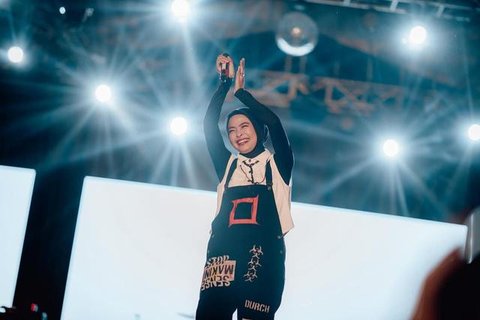 Anang Hermansyah hingga Tantri Kotak sambut hangat inisiatif Indosiar menggelar program baru Band Academy. Mereka menyorot niat yang luar biasa.