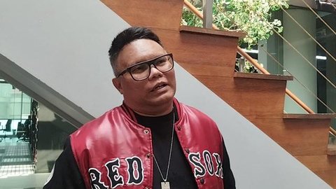 Badai eks Kerispatih menguak perjalanannya menyaring para peserta Band Academy Indosiar di kota-kota besar. Kemampuan para peserta amat mumpuni.