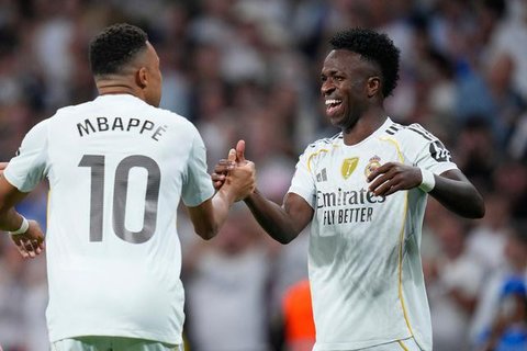 Hubungan pelatih Real Madrid, Xabi Alonso, dan Vinicius Junior dikabarkan semakin retak, terutama setelah duel Real Madrid versus Barcelona di Santiago Bernabeu, Minggu (26/10/2025) dini h
