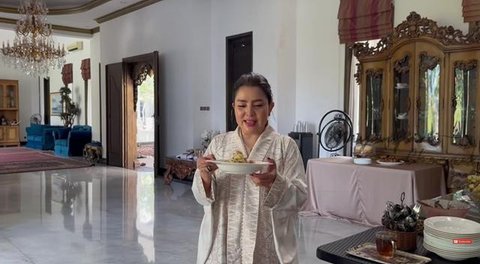 Potret Ruang Makan di Rumah Mayangsari (Foto: YouTube Mayangsari Channel)