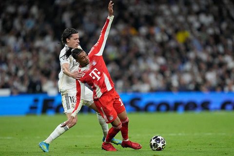 Luis Diaz mencetak gol pembuka timnya dalam laga leg pertama perempat final Liga Champions di Santiago Bernabeu, 8 April 2026. (AP Photo/Bernat Armangue)