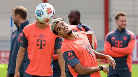 Luis Diaz mencetak gol pembuka timnya dalam laga leg pertama perempat final Liga Champions di Santiago Bernabeu, 8 April 2026. (AP Photo/Bernat Armangue)